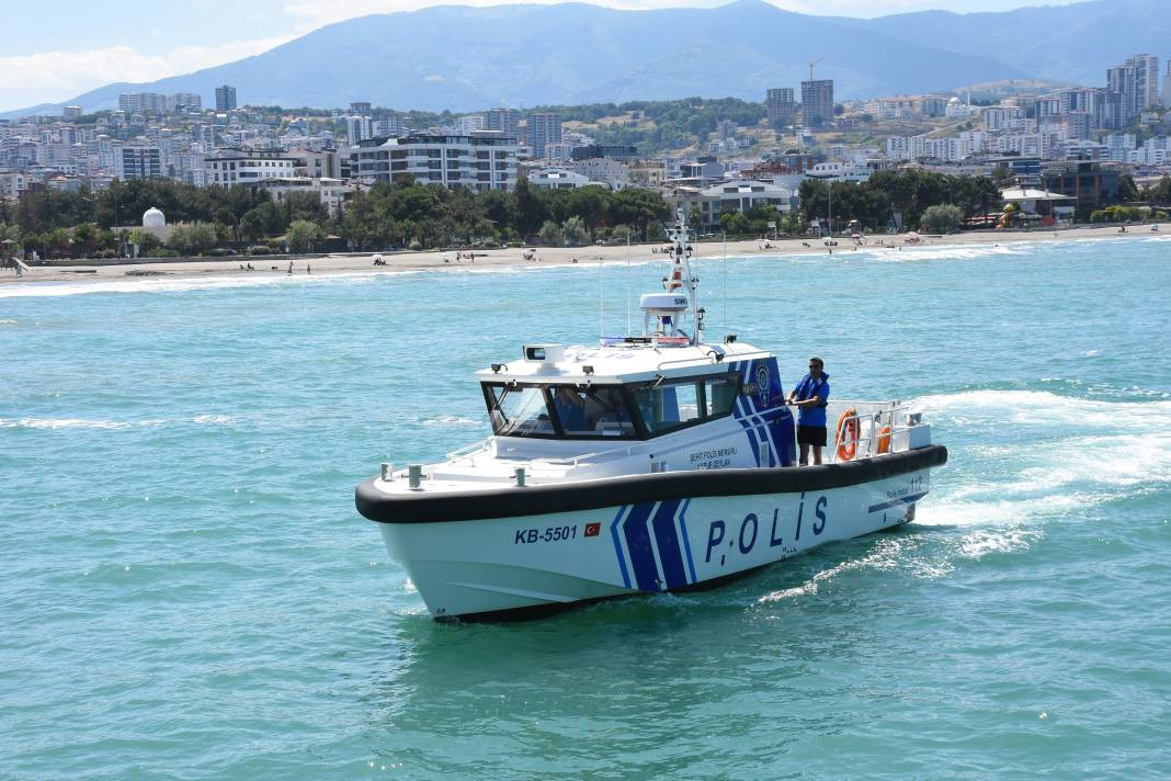 Denize girenleri havadan, karadan ve denizden uyardılar - Resim: 1